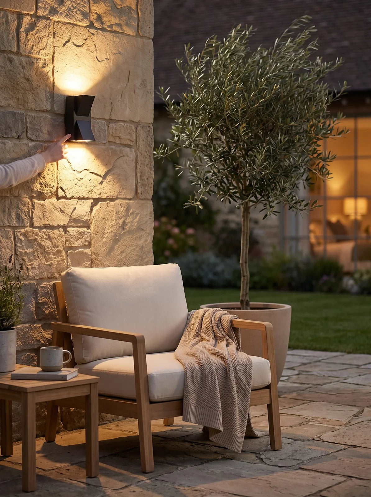 Modern LED Outdoor Wall Light - iwt3_image
