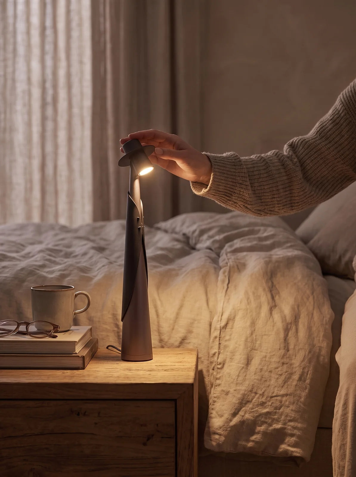 Rechargeable LED Hat Desk Lamp - iwt3_image