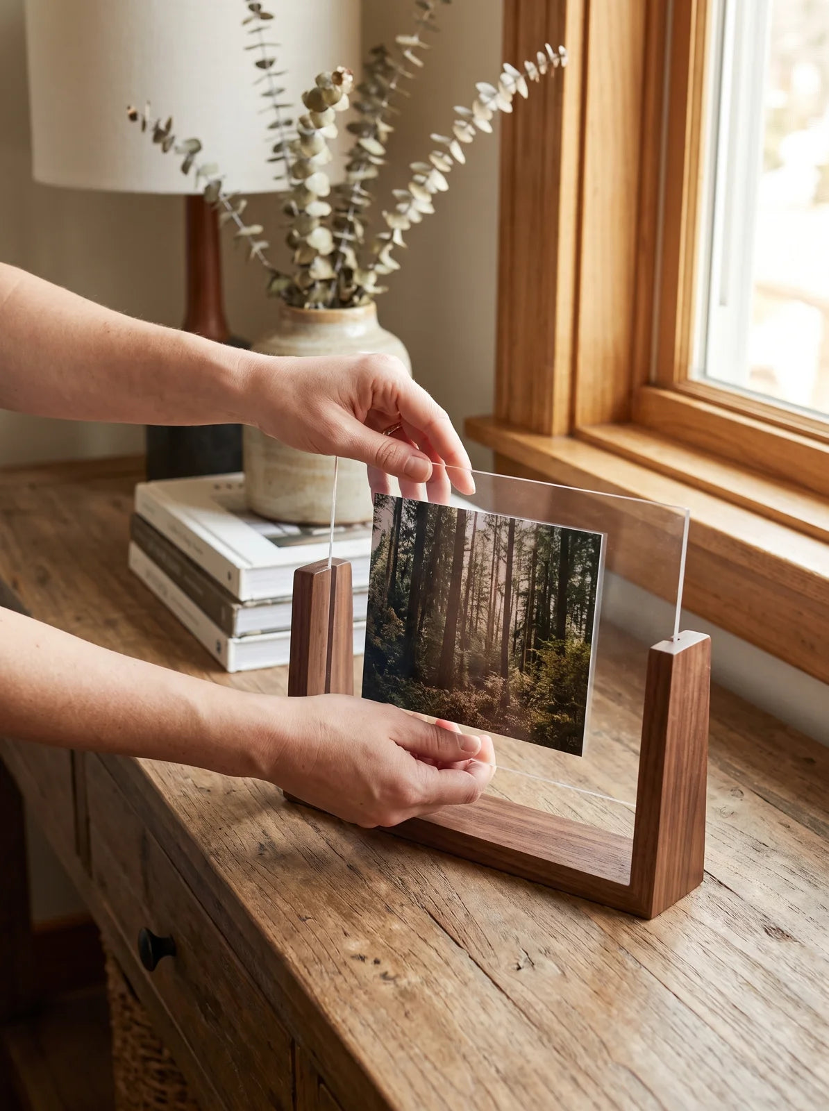 U-Shaped Acrylic Wood Photo Frame - iwt2_image