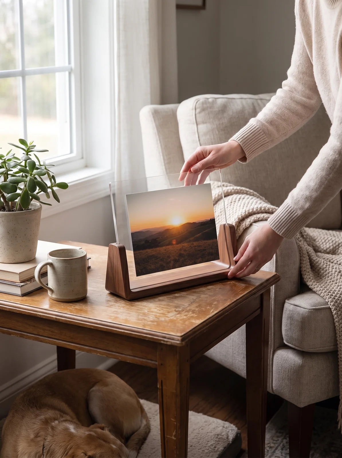 U-Shaped Acrylic Wood Photo Frame - iwt3_image