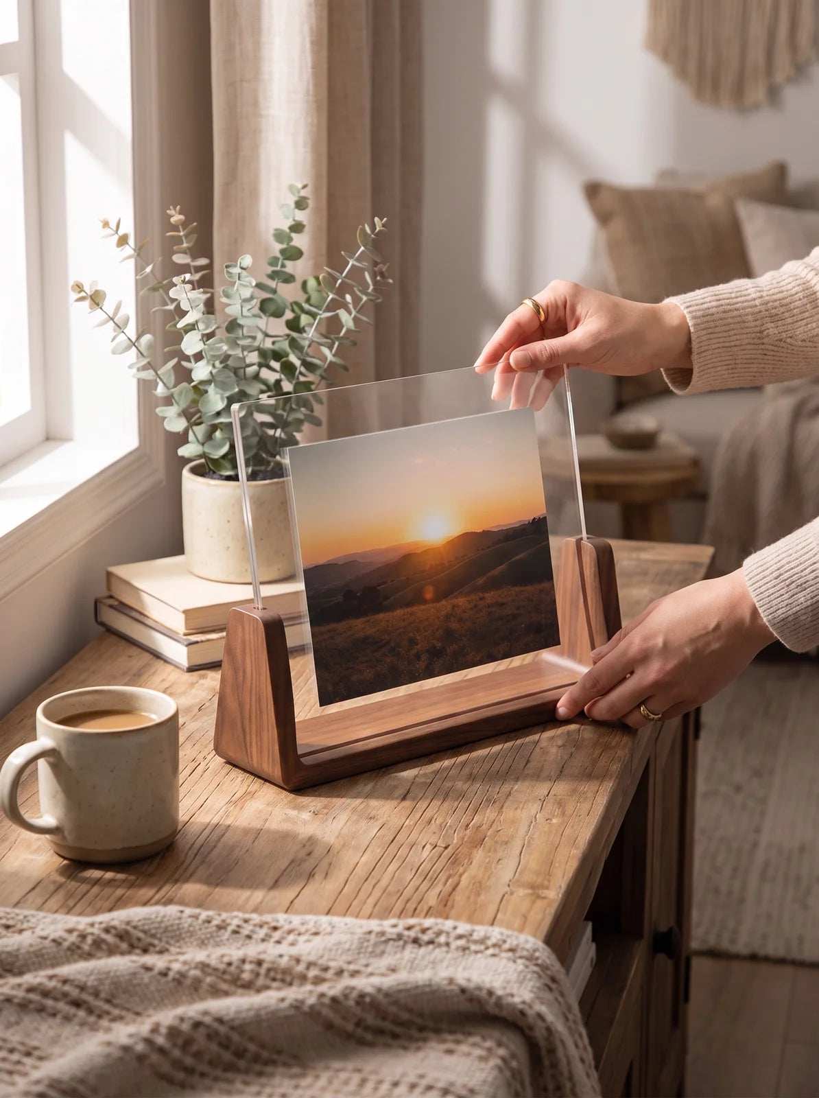 U-Shaped Acrylic Wood Photo Frame - iwt1_image