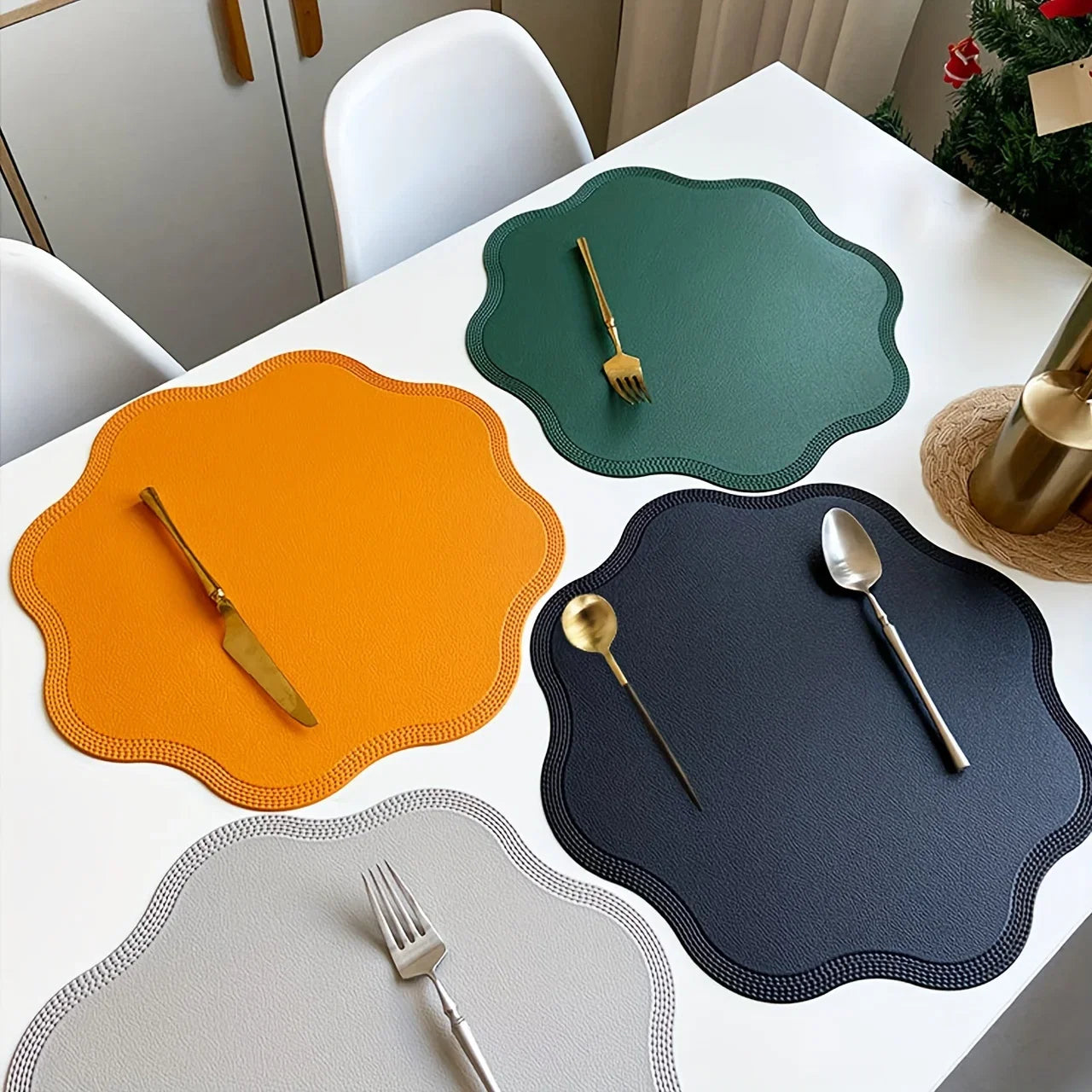FloraMat Round Faux Leather Placemats
