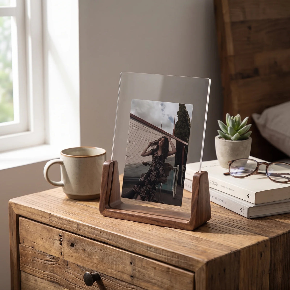 U-Shaped Acrylic & Wood Photo Frame | Modern Minimalist Display - Vertical