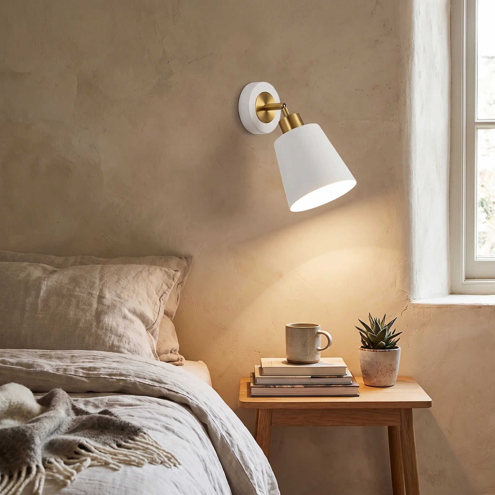 Modern Metal Wall Sconce Light | Adjustable Bedroom & Living Room Lamp
